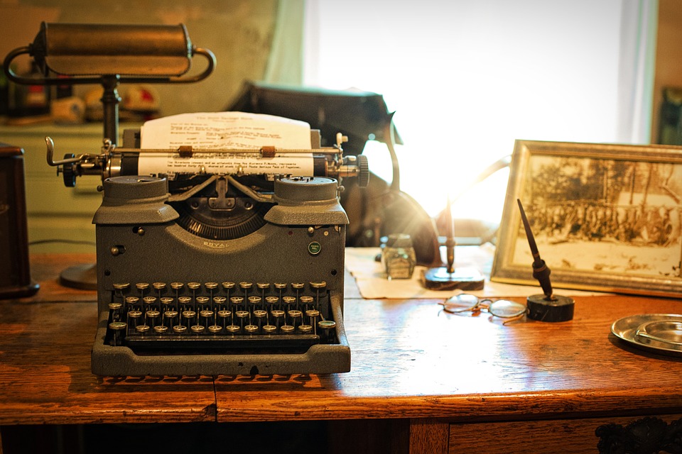 typewriter-2095754_960_720