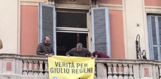 “Verità per Giulio Regeni”. Lo striscione nel balcone delle Acli in via Roma